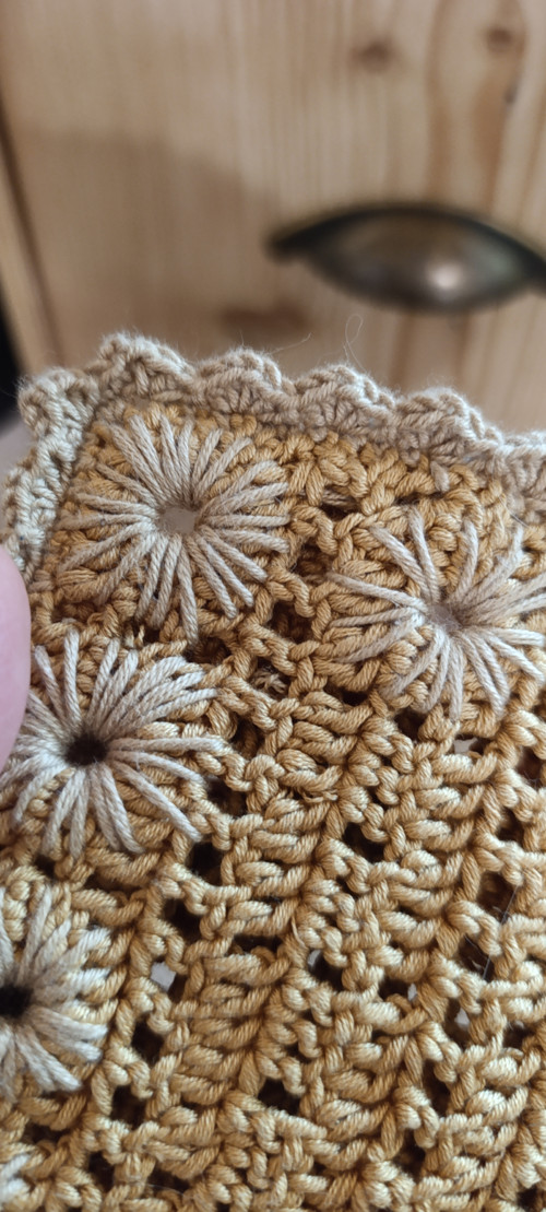 Háčkovaná chňapka , podložka 18x18 hořčicová