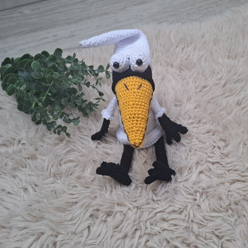 Háčkovaný havránek Bernard v pyžamu