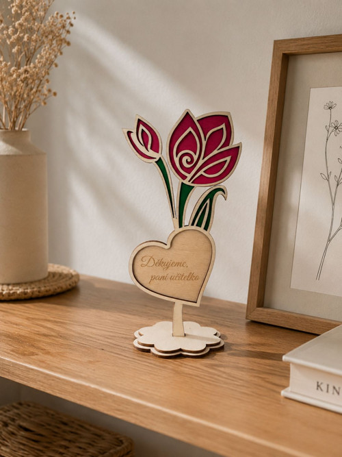 Dřevěný tulipán a poupě - věnování paní učitelce