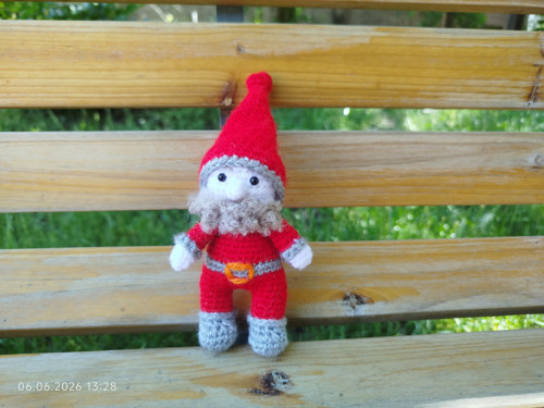 Handmade Amigurumi Santa Claus 4" (5")
