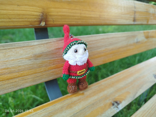 Handmade Amigurumi Santa Claus 3"