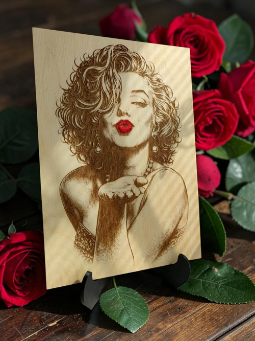 Marilyn Monroe, Dřevěný vypalovaný obraz + stojan