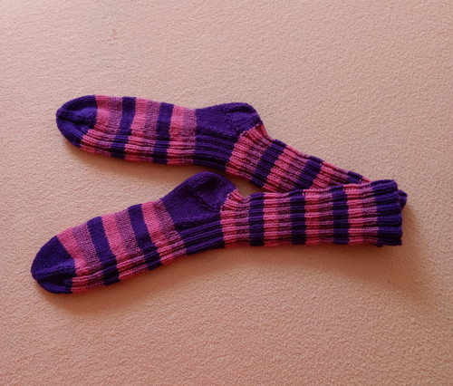 Pletené ponožky - fialová s tm. růžovou