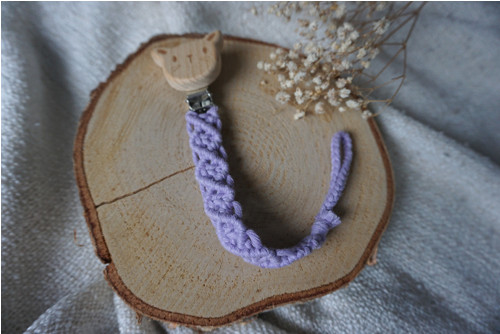 Macramé klip na dudlík Lila