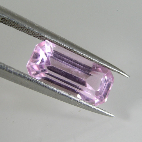 Broušený přírodní Kunzit, 3,92ct., 12,8x5,7x5,9 mm