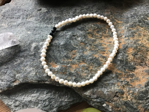 Říční perličky a spinel