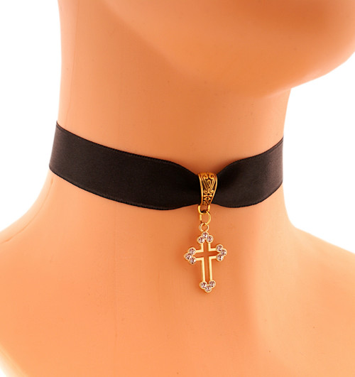 Elegantní černý choker se zlatým křížem