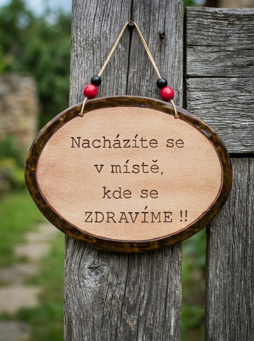 ..321 Keramická cedulka s textem o setkávání