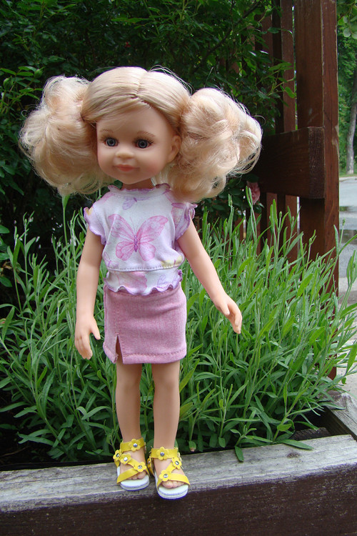Paola Reina 32 cm - souprava triko + rifl.sukýnka