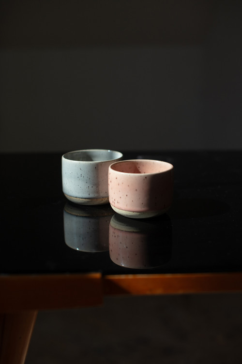 Set 2 malých hrnků bez ucha - šedý a růžový