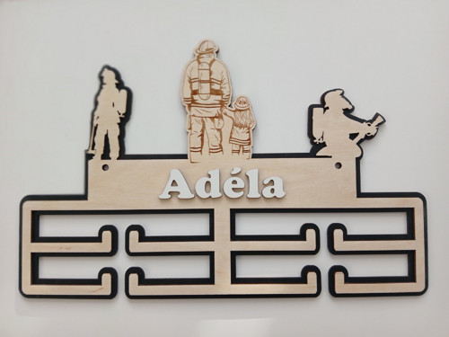 Věšák na medaile hasič a holčička