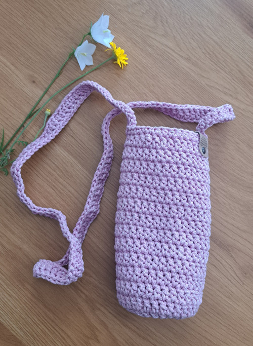 Háčkovaná taštička na lahev na vodu v.20 cm