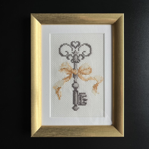 Ručně vyšívaný obraz Klíč ke štěstí 20x15 cm