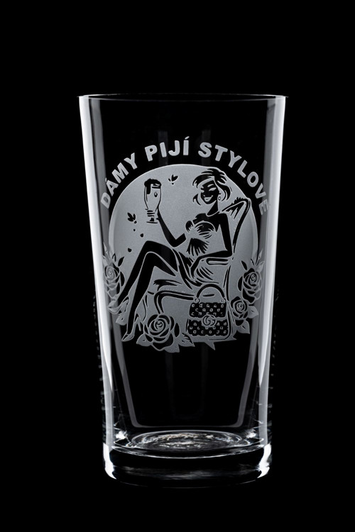 Sklenice s motivem Dámy pijí stylově