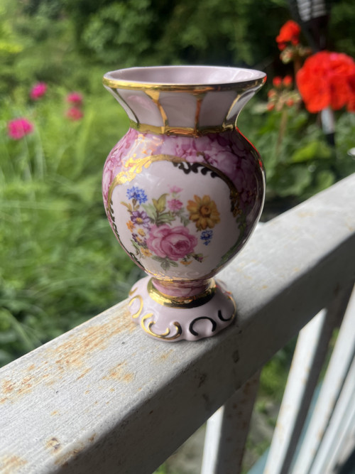 Vázička Růžový porcelán RD Karlovy Vary
