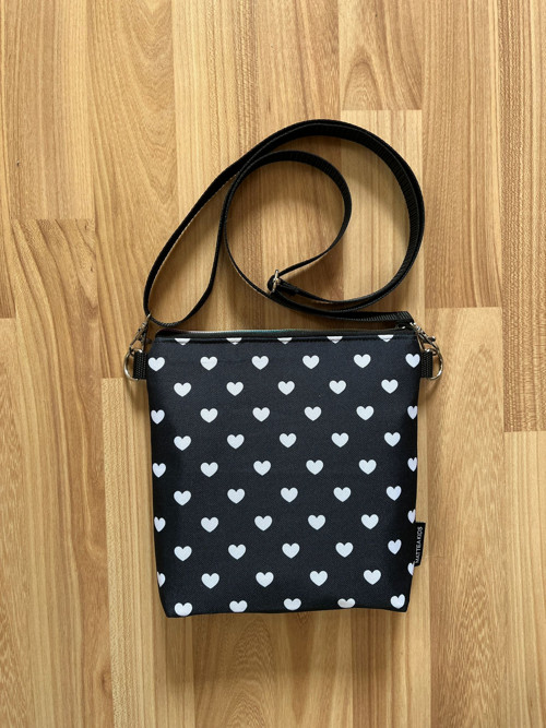 ️ Kabelka se srdíčky – voděodolná crossbody