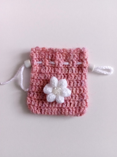 Háčkovaný pytlíček 9 x 10 cm