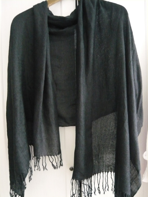 Černá pashmina — foto 1
