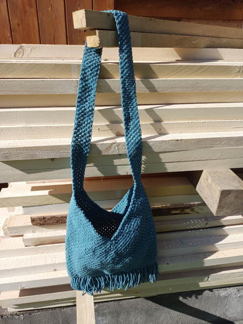 Macramé kabelka 31x34cm, 110cm popruh přes hlavu.