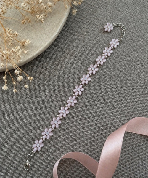 Jemný kytičkový náramek – pink