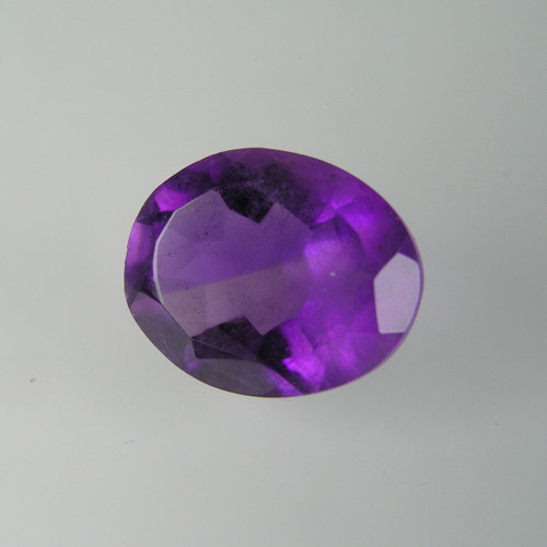 Sytě fialový Ametyst, 3,17 ct., 10,9x8,9x5,6 mm
