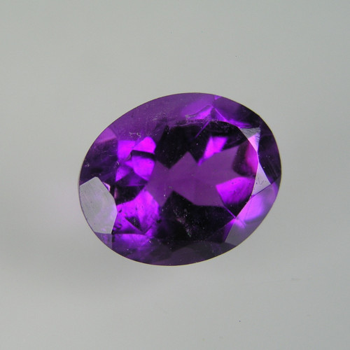 Sytě fialový Ametyst, 3,53 ct., 11,1x9,1x6,4 mm