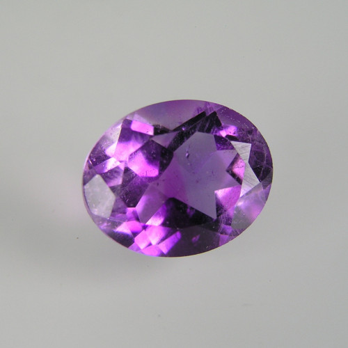 Sytě fialový Ametyst, 2,58 ct., 10,0x8,0x5,5 mm