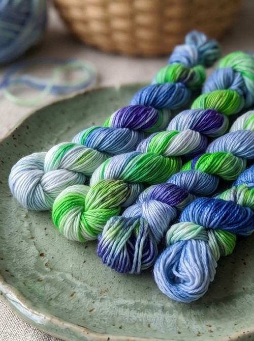 Ručně barvená příze - AURORA (mini skeins)