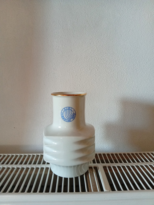 Porcelánová vázička