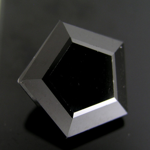 Broušený černý Onyx, 29,44 ct., 19,2x19,9x10,3 mm