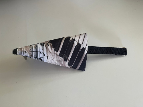 Klíčenka s karabinou - hudební motiv