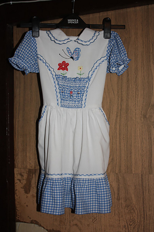 Šaty s výšivkou, vel. 104