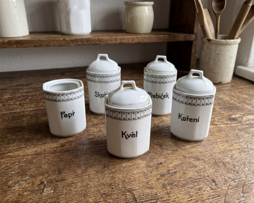 Malé porcelánové dózy, kořenky