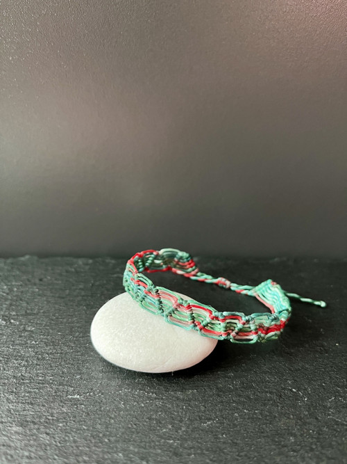 Vícebarevný mikromacramé náramek Vlny
