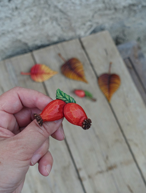 Šípky - dřevěná brož ( 5,7 x 4 cm)