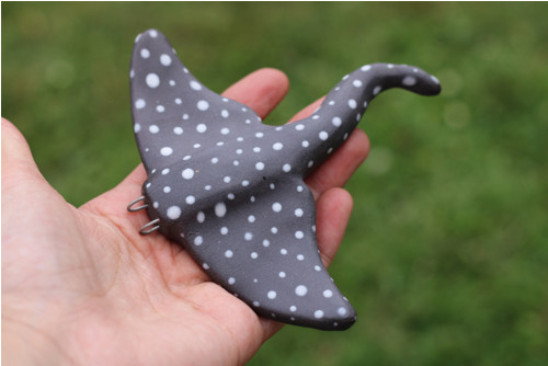 Manta v porcelánu závěsná