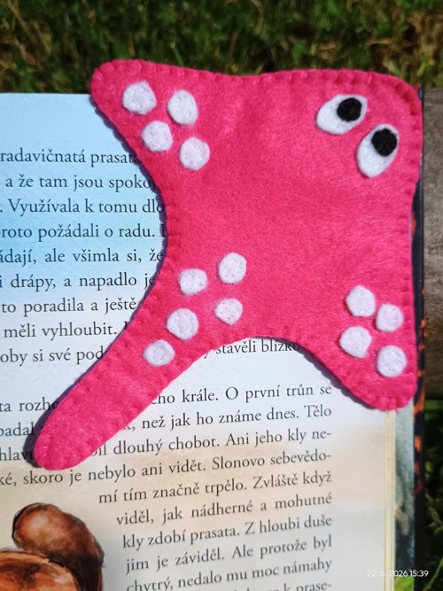 Rohová záložka rejnok malinová barva