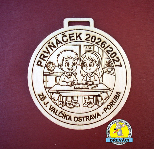 Dřevěná gravírovaná medaile Prvňáček 9 cm