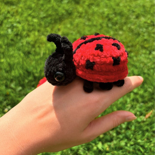 Háčkovaný plyšák beruška / Amigurumi talisman