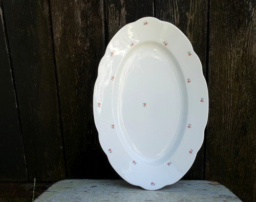 Kvítek drobný...porcelánový servírovací tác