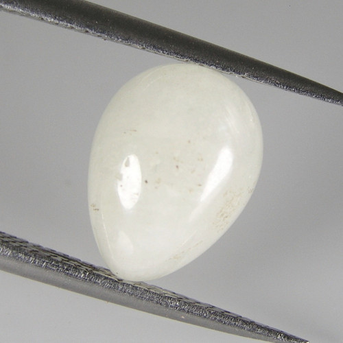 Přírodní bílý Korund, 5,66 ct., 11,4x8,5x5,7 mm