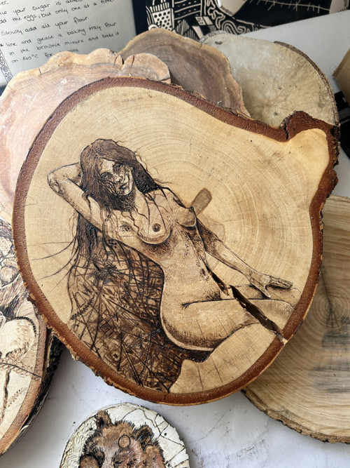 Vypalování do dřeva pyrografie