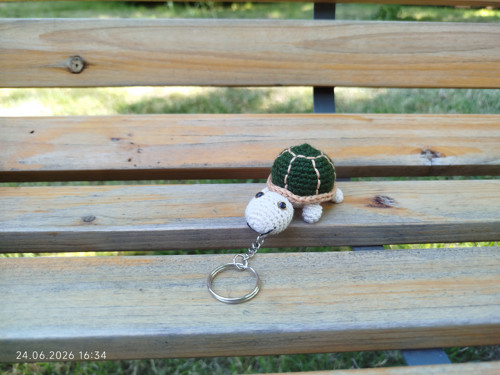 Handmade Amigurumi Turtle Keychain 2,5" — foto 1