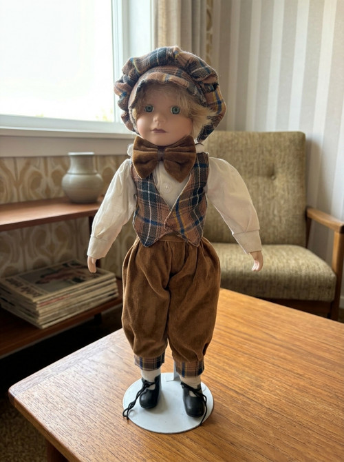 Porcelánová postavička chlapeček Bohdan