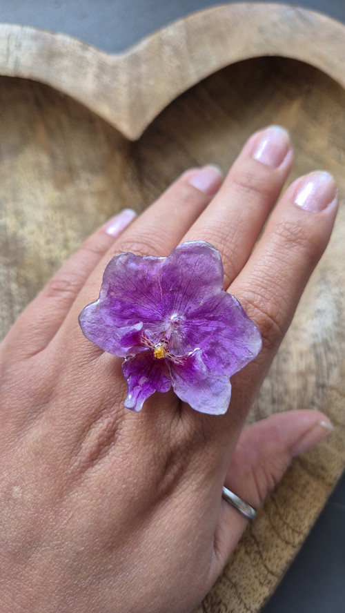Nastavitelný prsten s pravou růžovou orchidejí