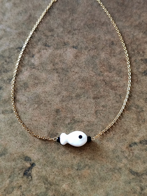 Choker s rybkou — foto 1