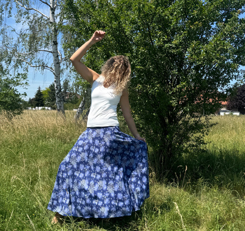 Polokolová sukně-modro bílá