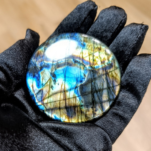 Labradorit, ID 5761, průměr 53 mm — foto 1