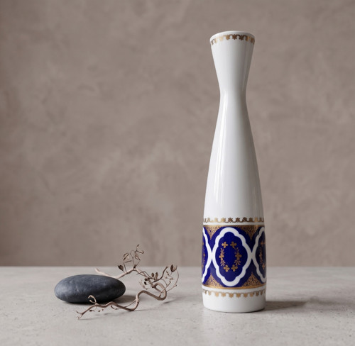 Porcelánová váza zdobená kobaltem a zlacením
