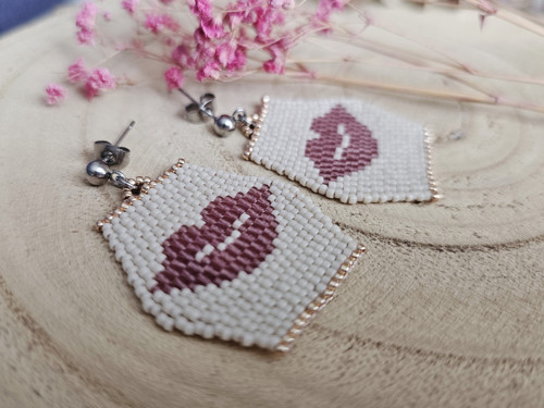 Kiss me plum - šité náušnice — foto 1